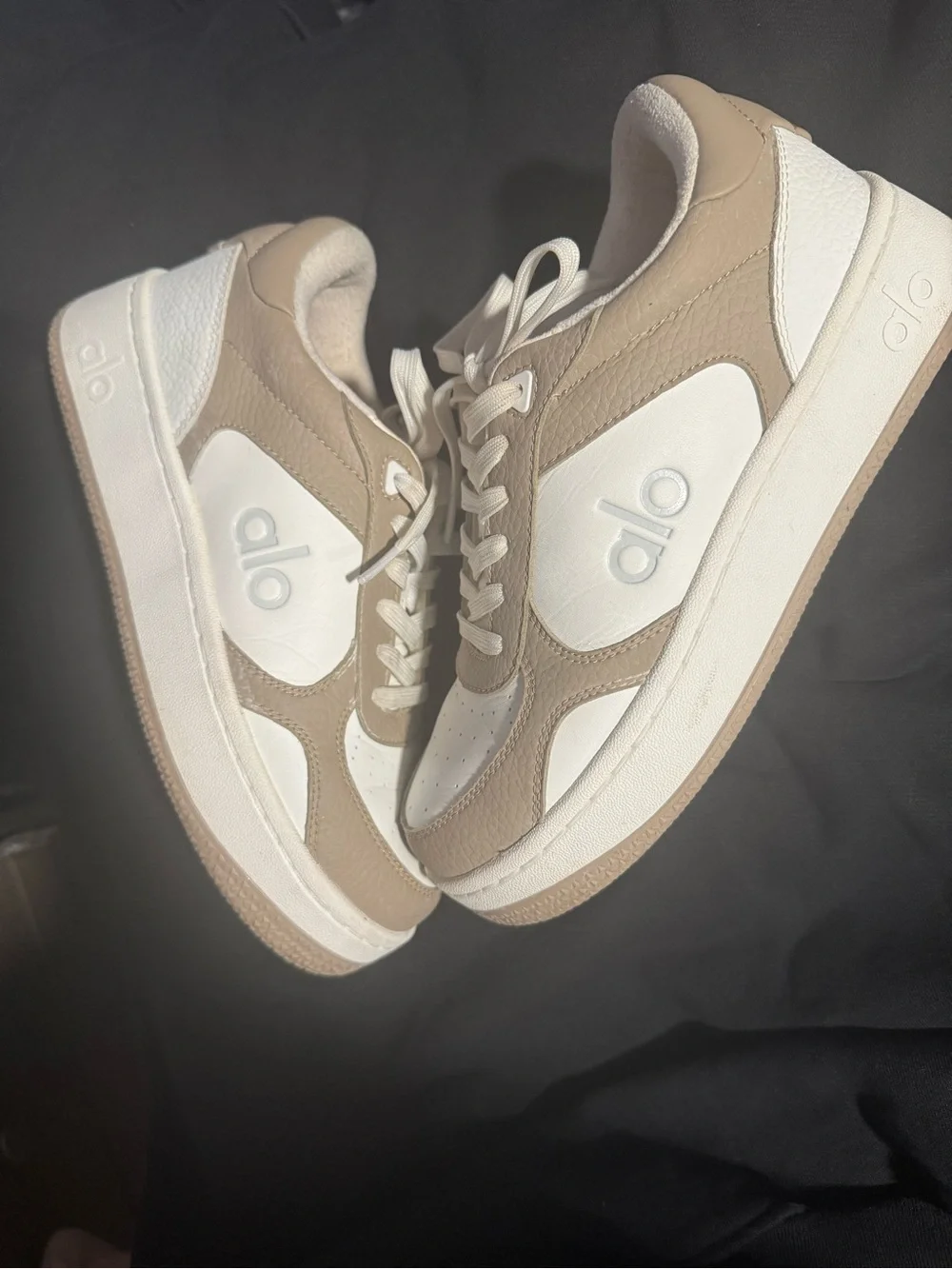 ALO Yoga Women's Sneakers in White and Tan
